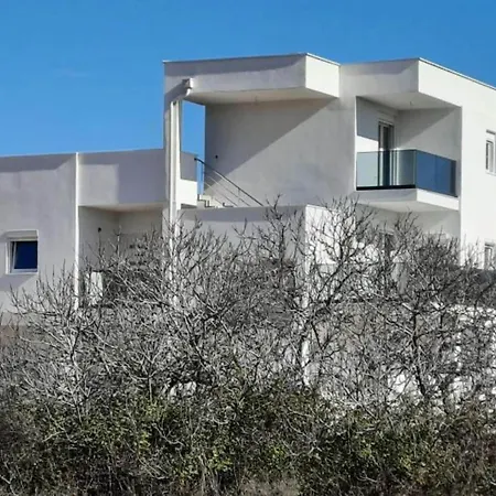 Studio Apartment * Vir