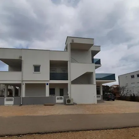 דירה Studio Apartment ויר