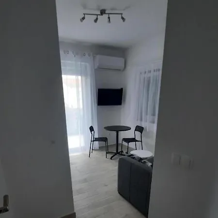 Studio Apartment *