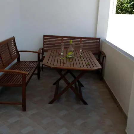 Studio Apartment Vir